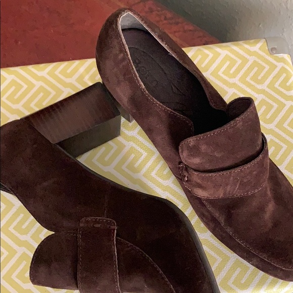 BORNS size 9.5 never worn - Picture 2 of 5